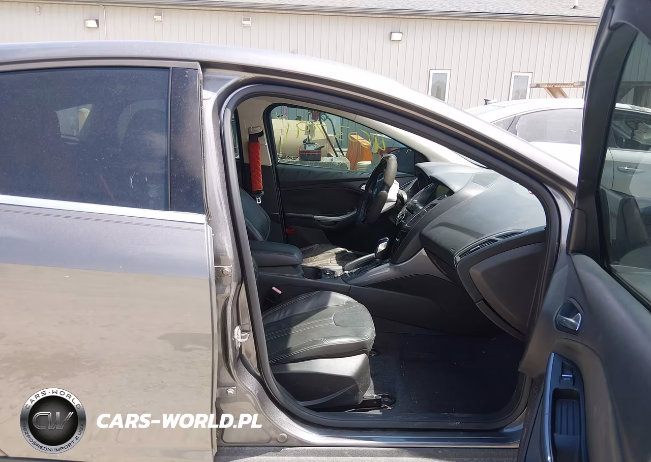 2012 Ford Focus Titanium VIN:1FAHP3N28CL209957 - 5