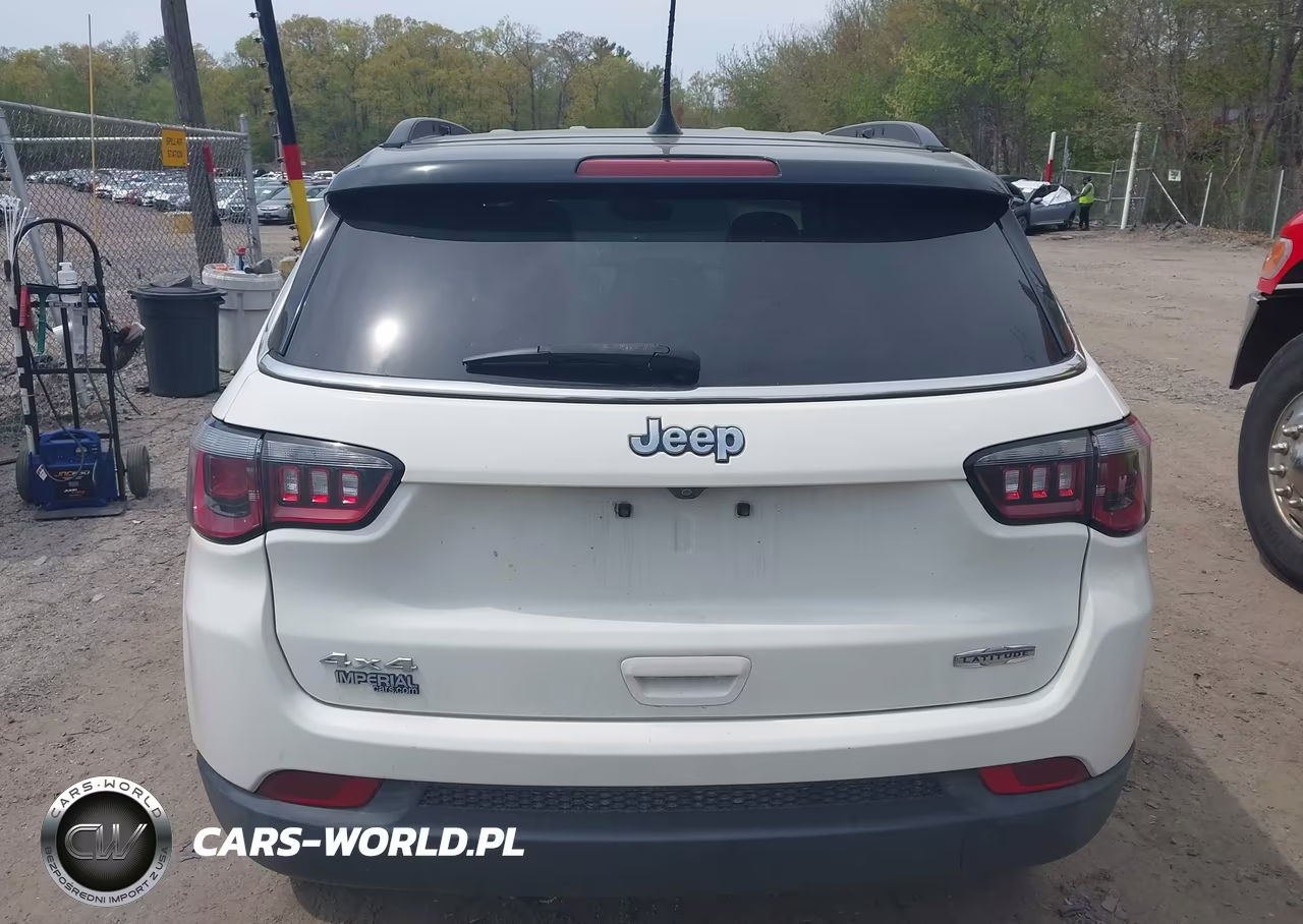 2018 Jeep Compass Latitude 4X4 VIN:3C4NJDBB2JT185780 - 17