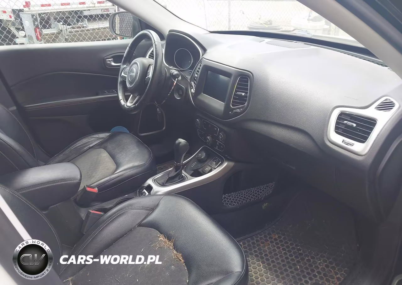 2018 Jeep Compass Latitude 4X4 VIN:3C4NJDBB2JT185780 - 5