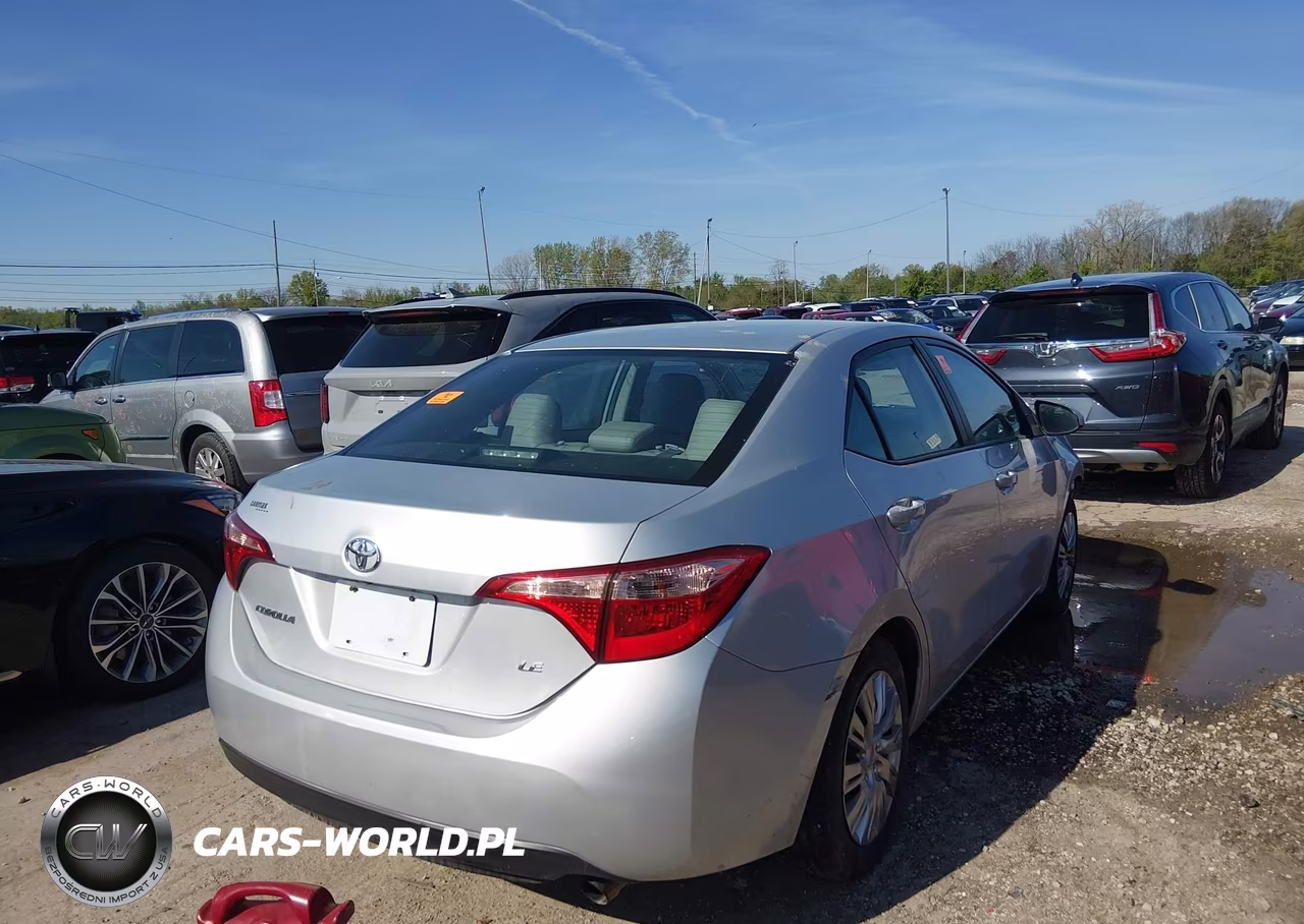 2017 Toyota Corolla Le VIN:5YFBURHE3HP736370 - 4
