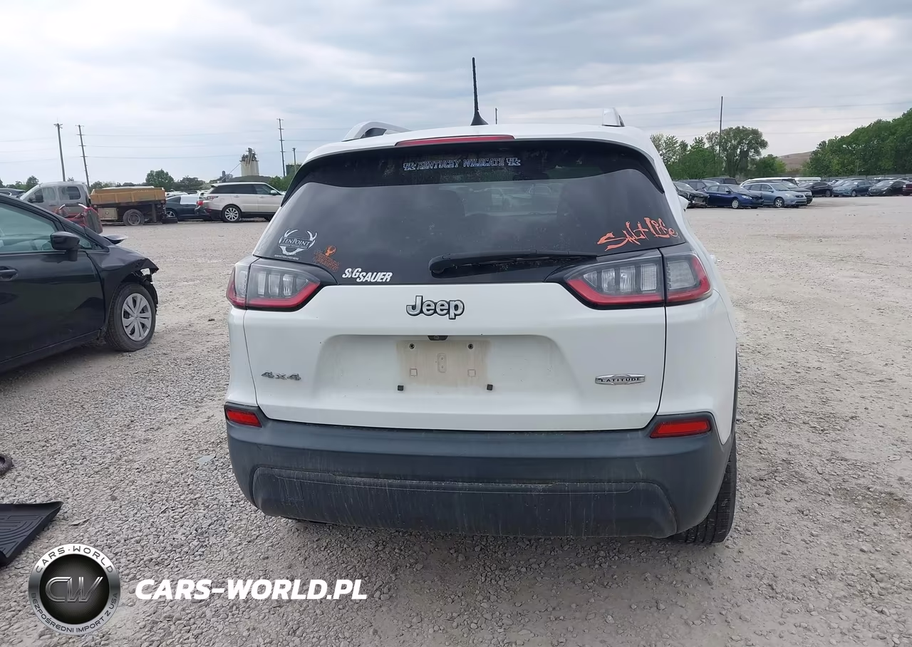 2019 Jeep Cherokee Latitude 4X4 VIN:1C4PJMCB1KD212384 - 16