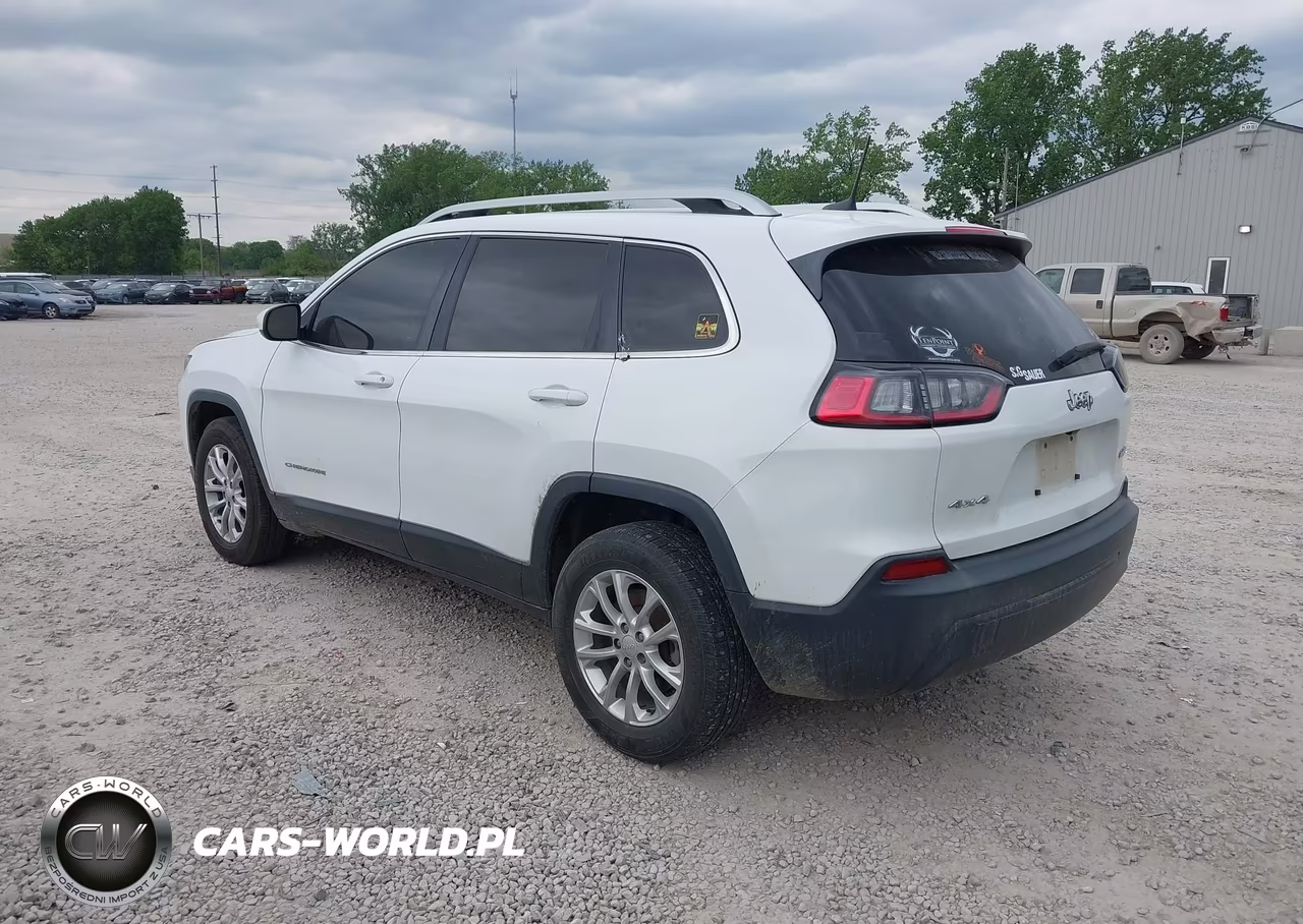 2019 Jeep Cherokee Latitude 4X4 VIN:1C4PJMCB1KD212384 - 3