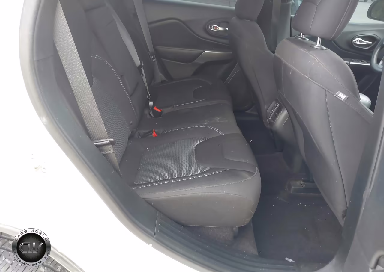 2019 Jeep Cherokee Latitude 4X4 VIN:1C4PJMCB1KD212384 - 8