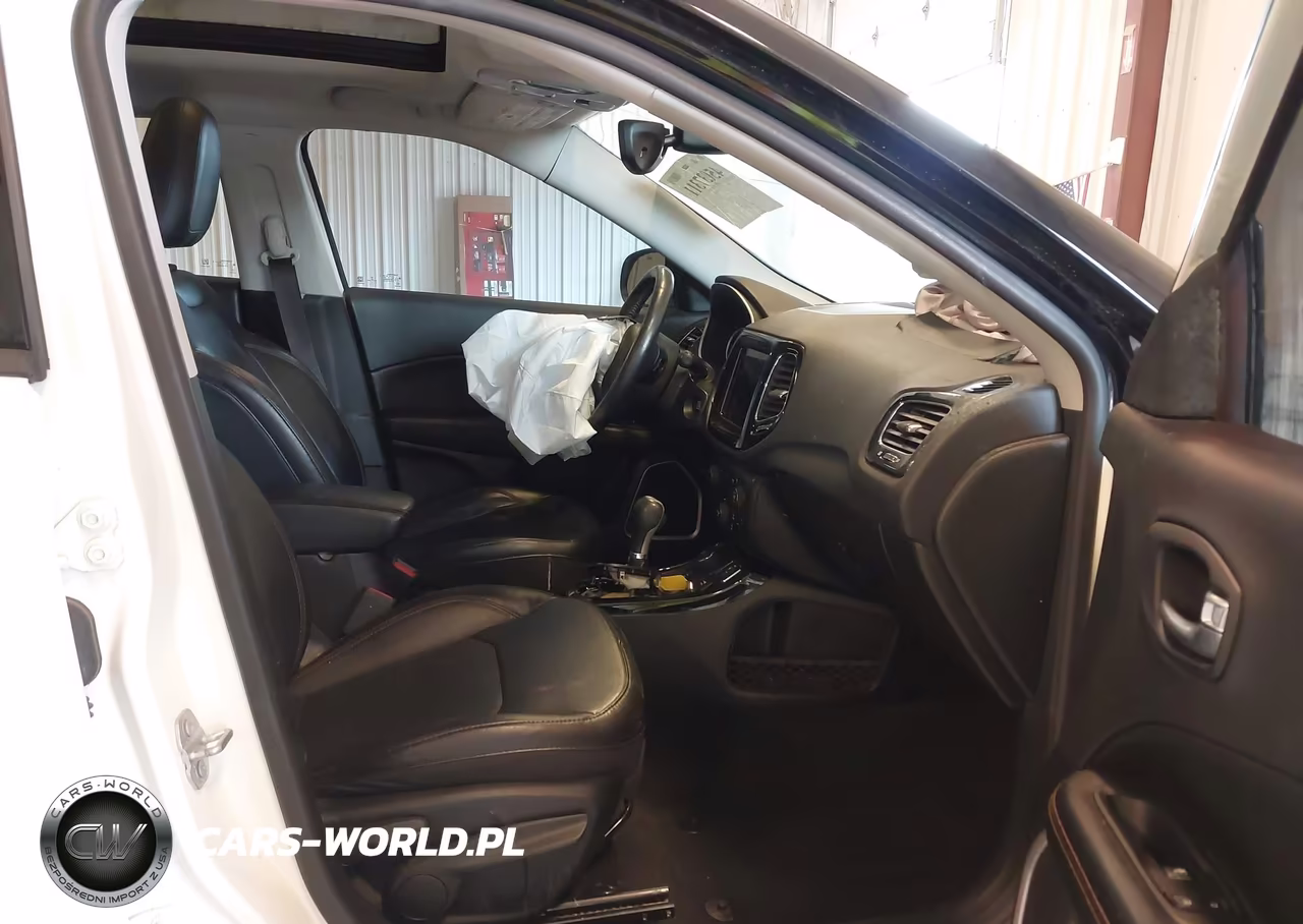 2018 Jeep Compass Limited 4X4 VIN:3C4NJDCB4JT373814 - 5