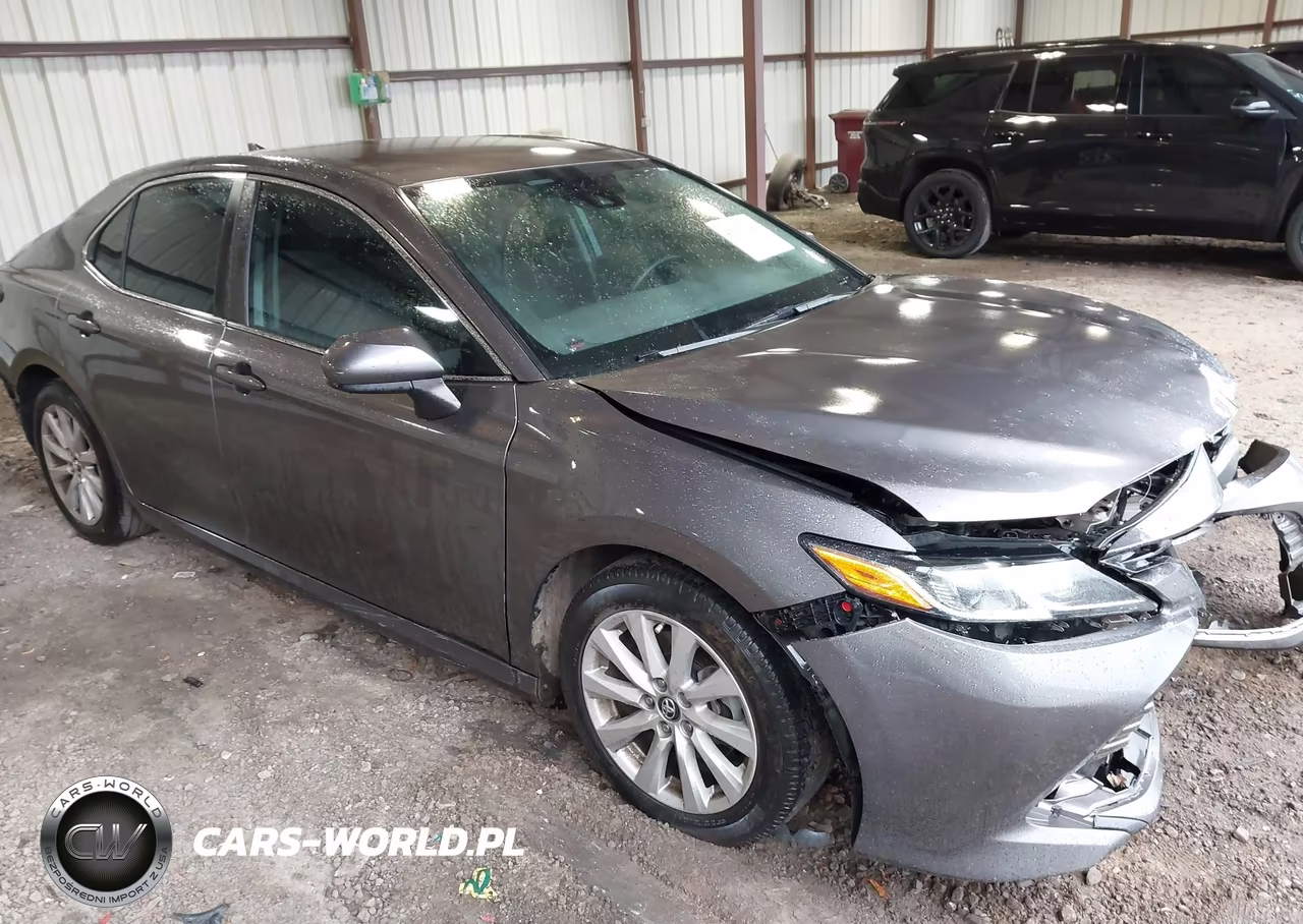 2019 Toyota Camry Le – zdjęcie 1 z 17