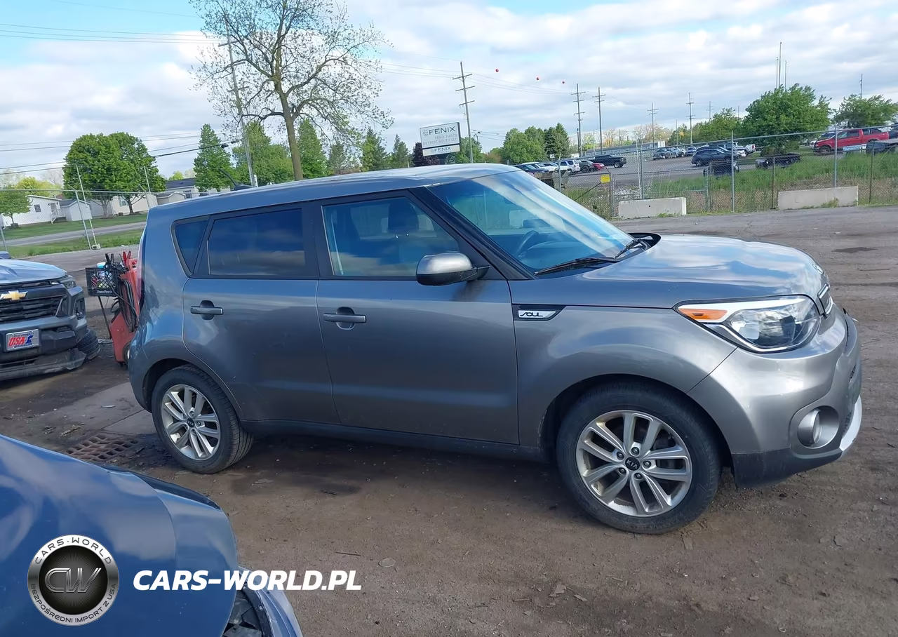 2018 Kia Soul + VIN:KNDJP3A54J7509562 - 13
