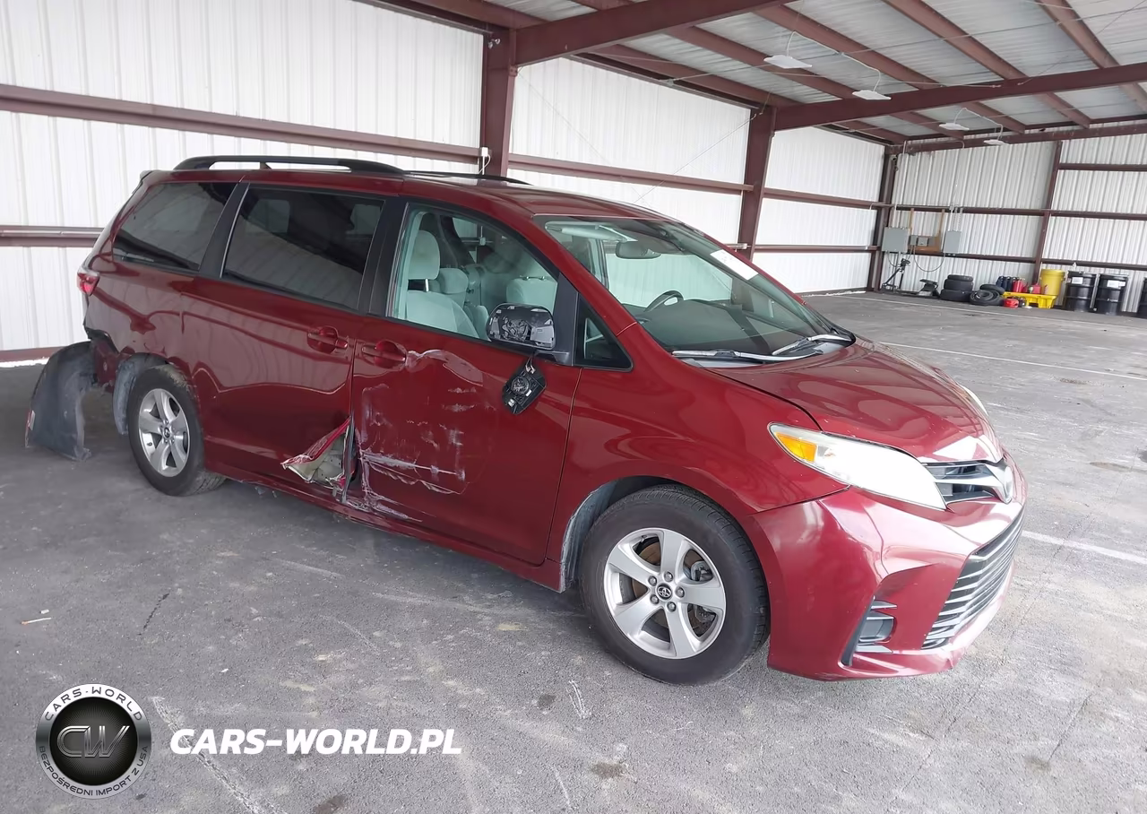 2018 Toyota Sienna Le 8 Passenger