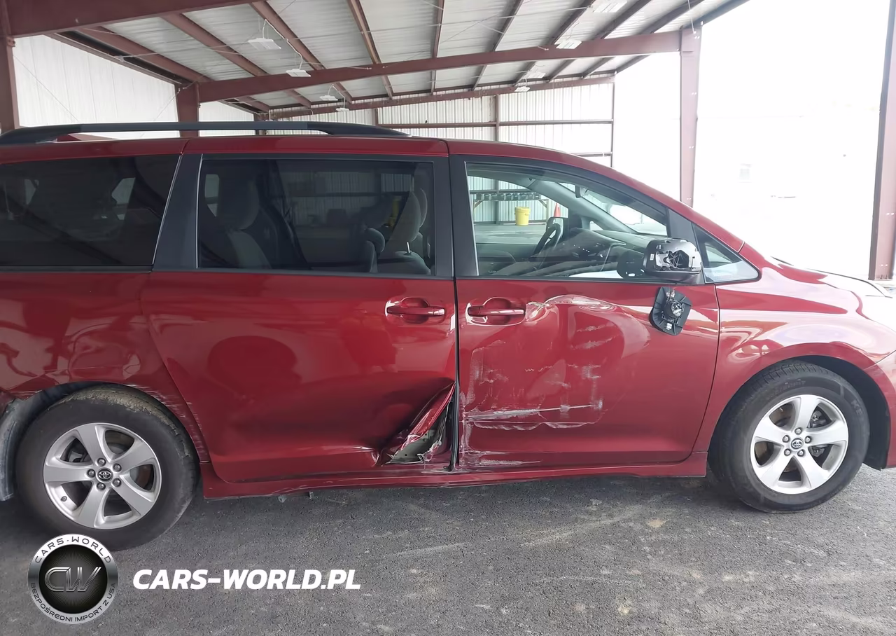 2018 Toyota Sienna Le 8 Passenger VIN:5TDKZ3DC2JS909912 - 13