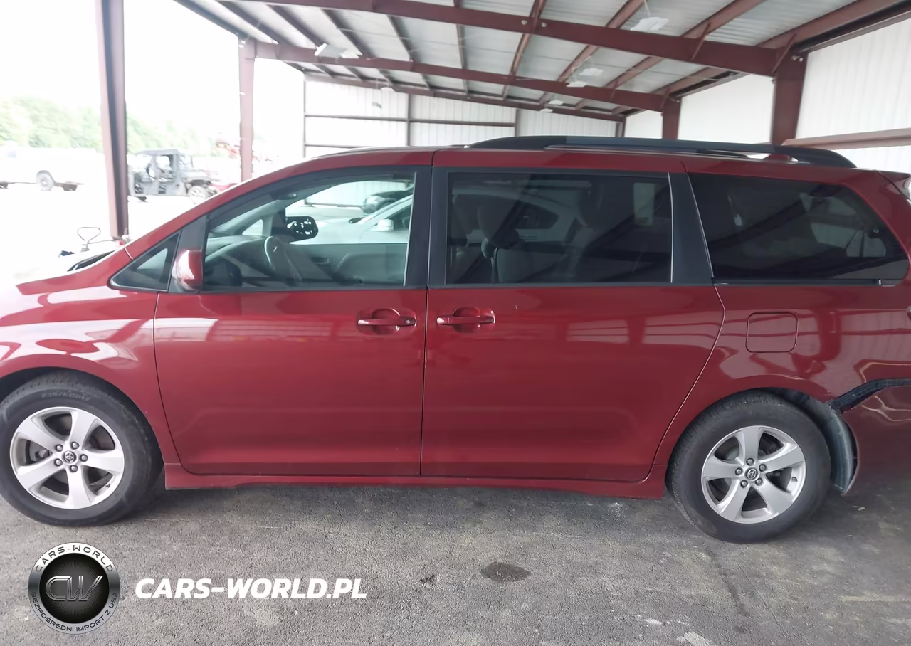 2018 Toyota Sienna Le 8 Passenger VIN:5TDKZ3DC2JS909912 - 14
