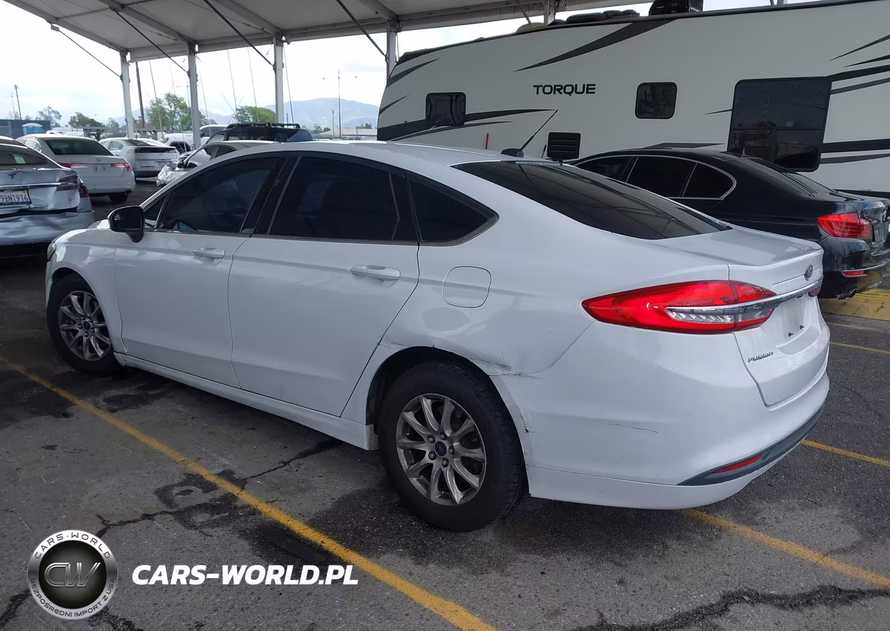 2017 Ford Fusion S VIN:3FA6P0G71HR330403 - 3