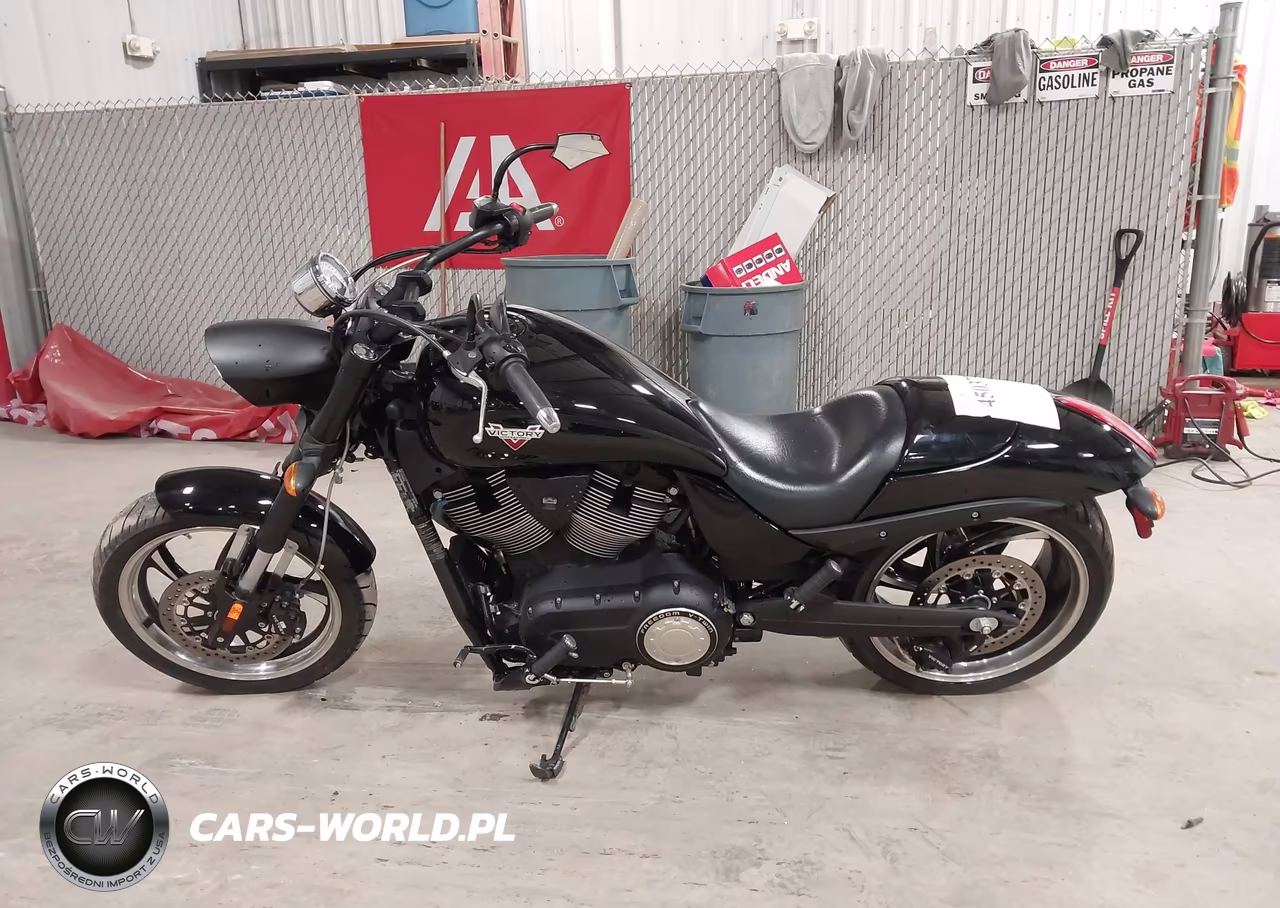 2014 Victory Motorcycles Hammer 8-Ball VIN:5VPHA36N5E3028095 - 13