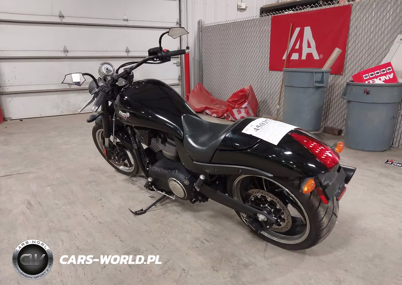 2014 Victory Motorcycles Hammer 8-Ball VIN:5VPHA36N5E3028095 - 3