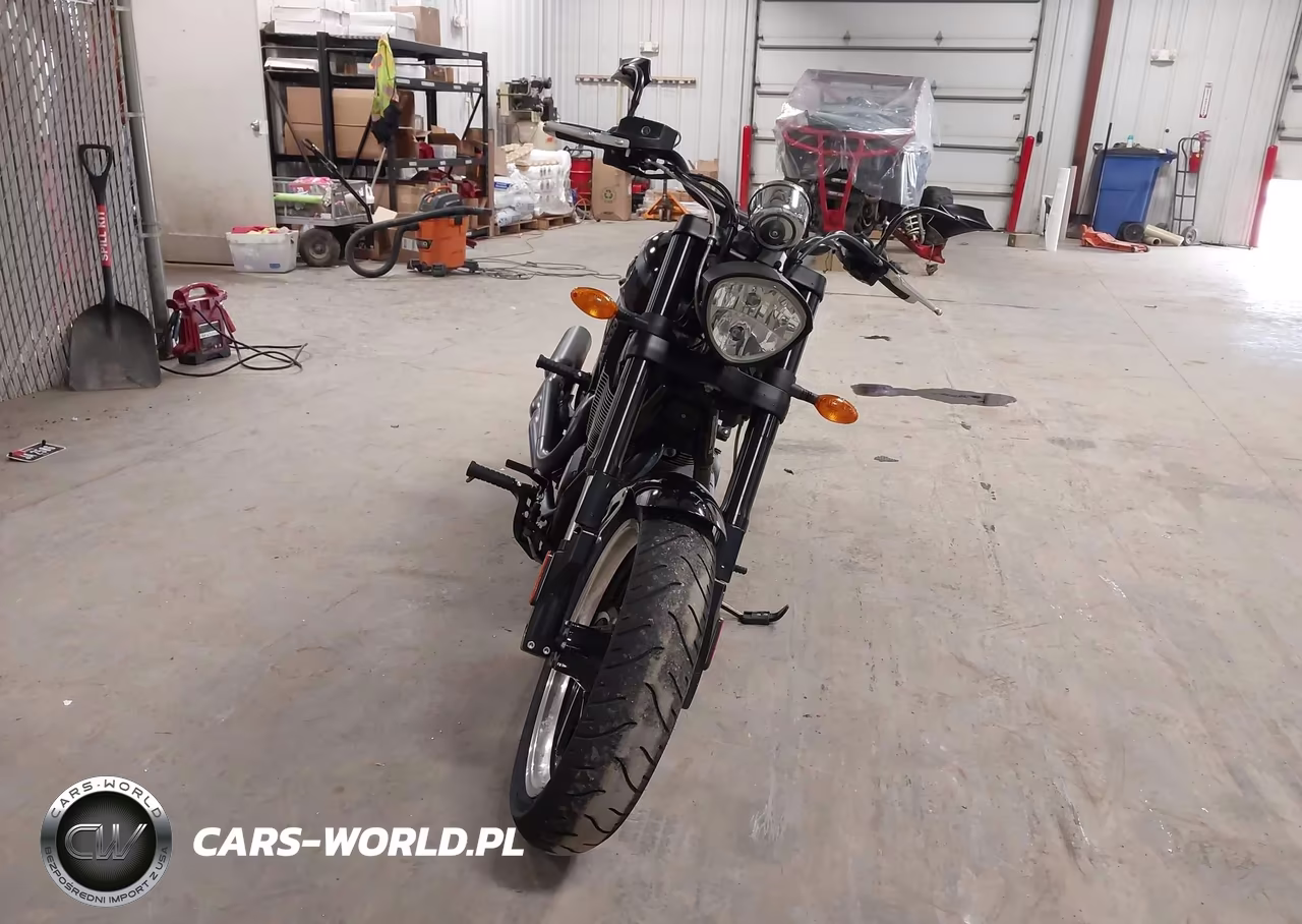 2014 Victory Motorcycles Hammer 8-Ball VIN:5VPHA36N5E3028095 - 5