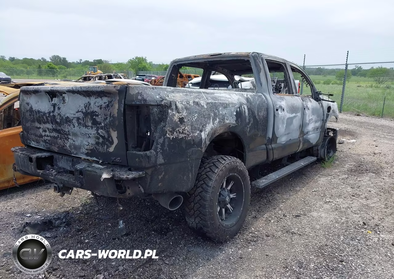 2017 Nissan Titan Xd Sv Diesel VIN:1N6BA1F47HN547204 - 4