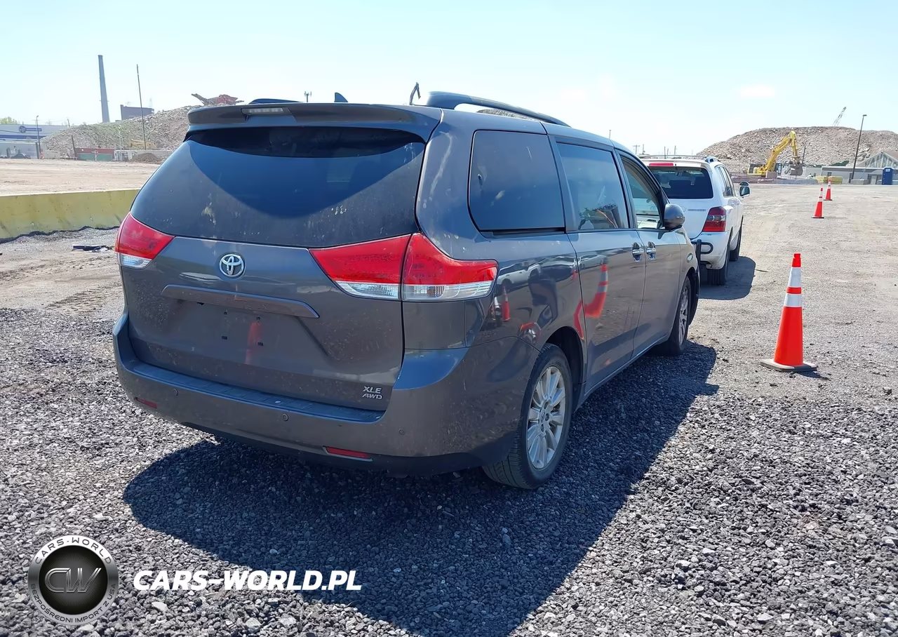 2011 Toyota Sienna Xle VIN:5TDDK3DC3BS027677 - 4