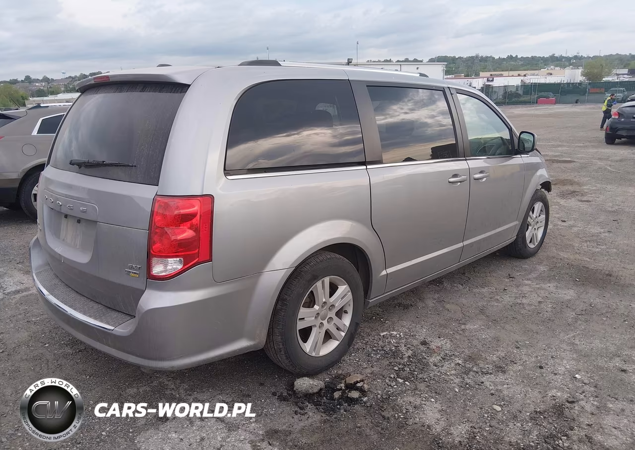 2018 Dodge Grand Caravan Sxt VIN:2C4RDGCG1JR266471 - 4