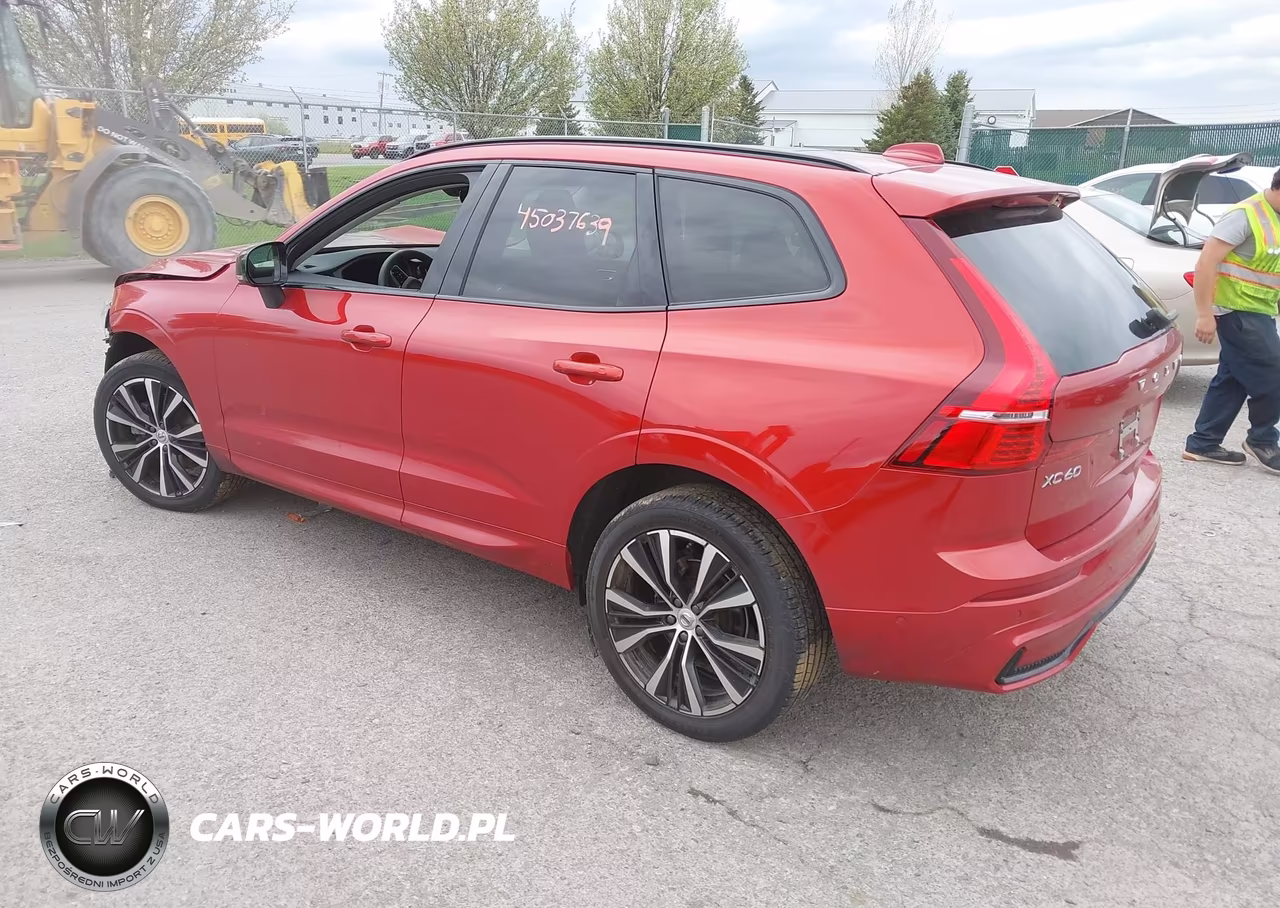 2023 Volvo Xc60 B5 Plus Dark Theme VIN:YV4L12RW2P1383275 - 3