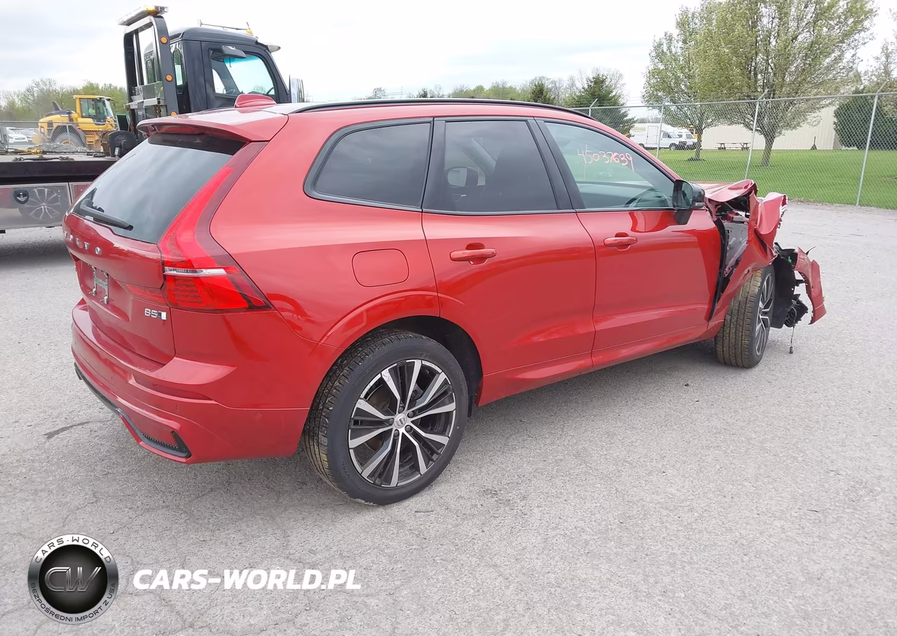 2023 Volvo Xc60 B5 Plus Dark Theme VIN:YV4L12RW2P1383275 - 4
