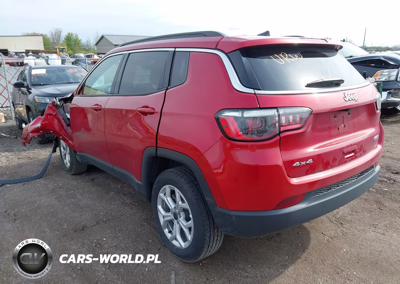 2025 Jeep Compass Latitude 4X4 VIN:3C4NJDBN1ST617349 - 3