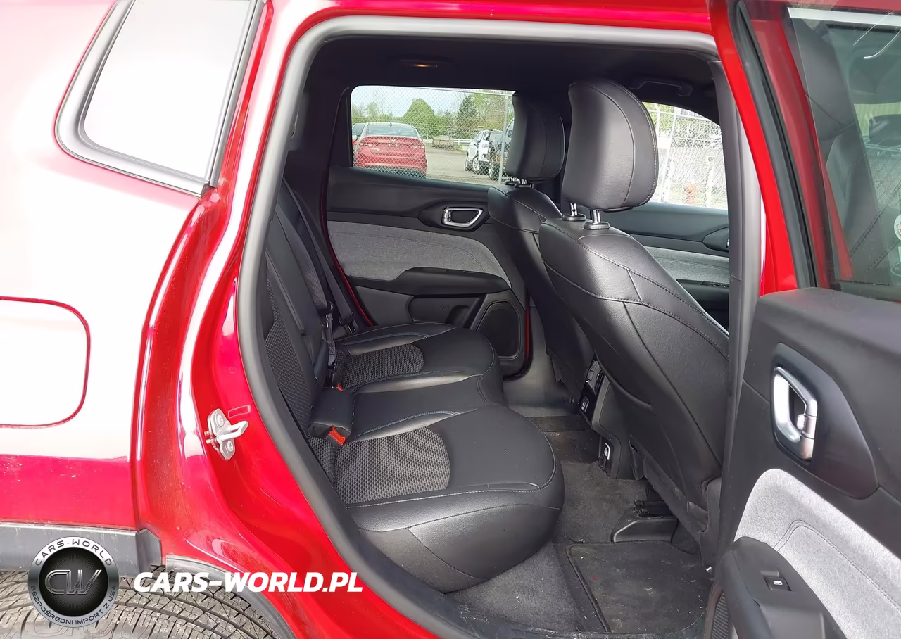 2025 Jeep Compass Latitude 4X4 VIN:3C4NJDBN1ST617349 - 8