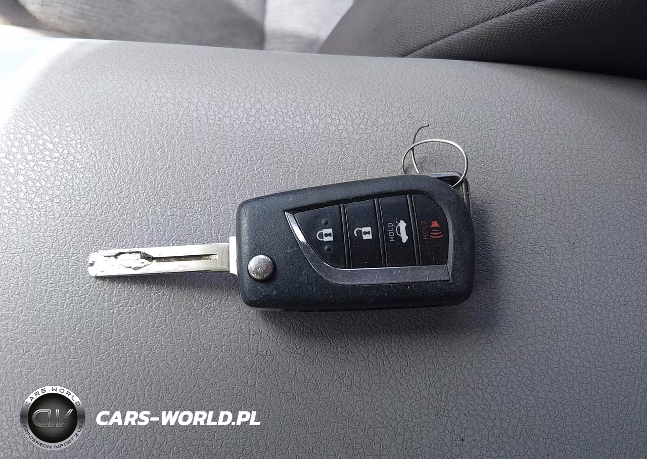 2018 Toyota Camry Le VIN:4T1B11HK7JU063491 - 11
