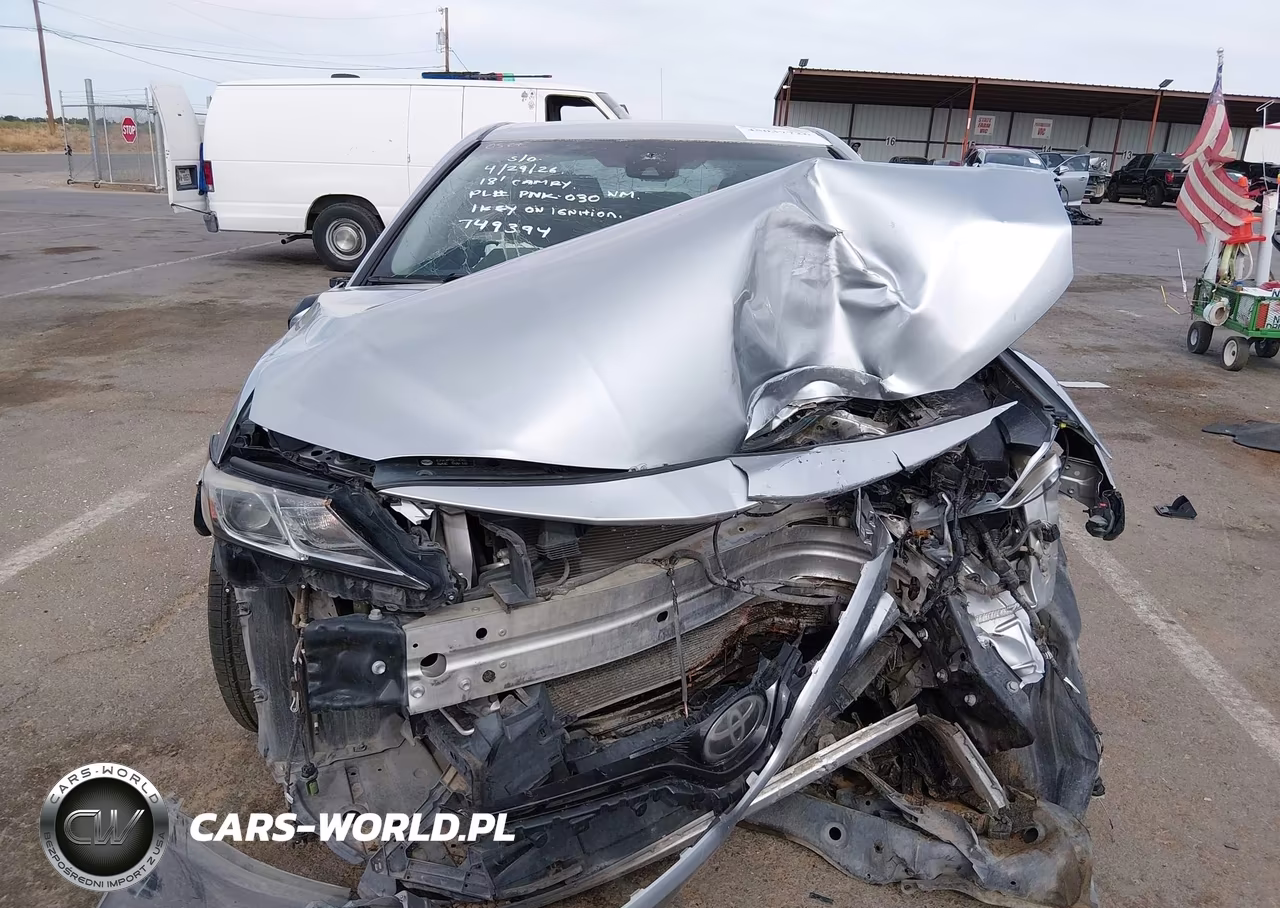 2018 Toyota Camry Le VIN:4T1B11HK7JU063491 - 12
