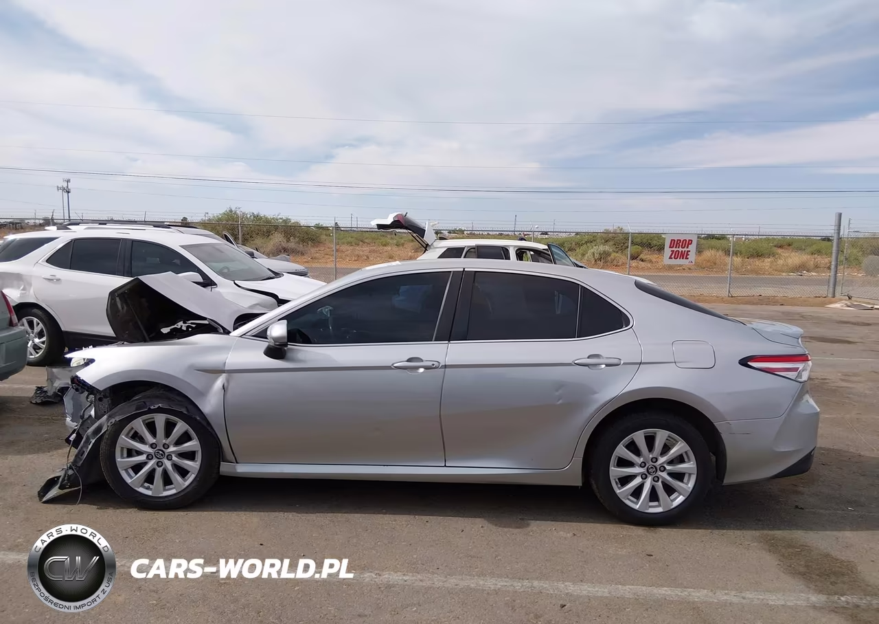 2018 Toyota Camry Le VIN:4T1B11HK7JU063491 - 14