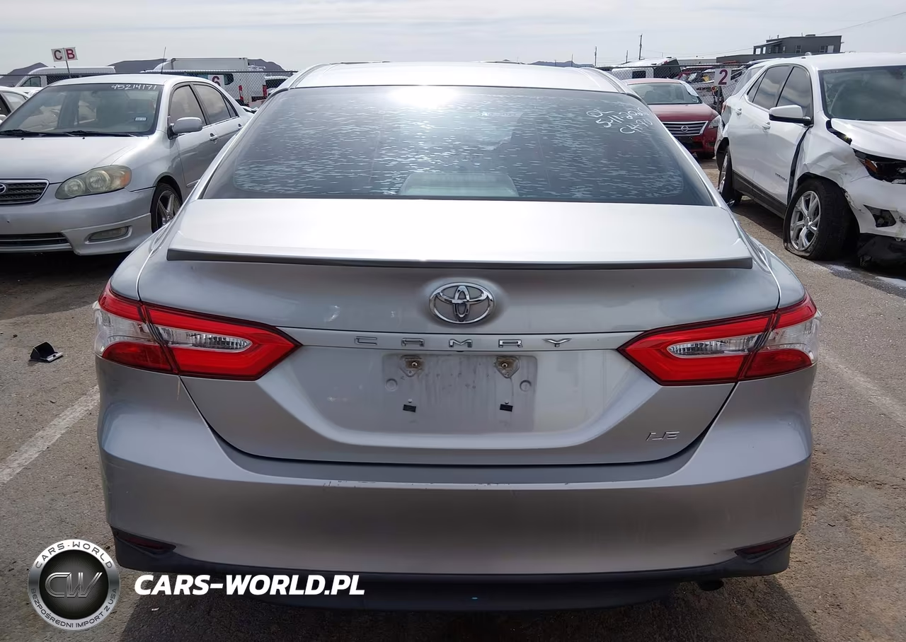 2018 Toyota Camry Le VIN:4T1B11HK7JU063491 - 16