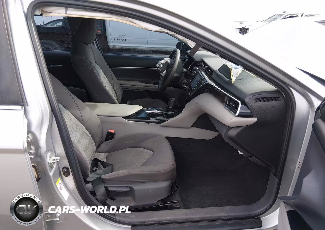 2018 Toyota Camry Le VIN:4T1B11HK7JU063491 - 5