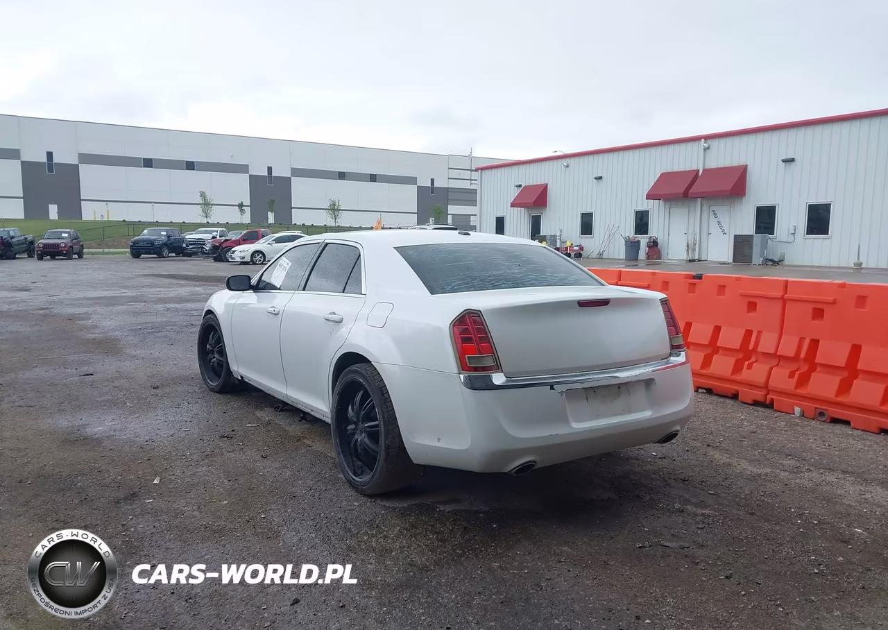 2012 Chrysler 300 VIN:2C3CCAAG8CH104925 - 3