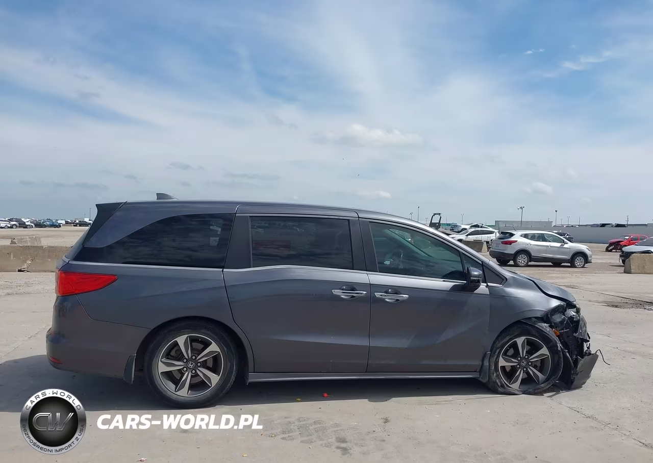2018 Honda Odyssey Touring VIN:5FNRL6H8XJB031691 - 13