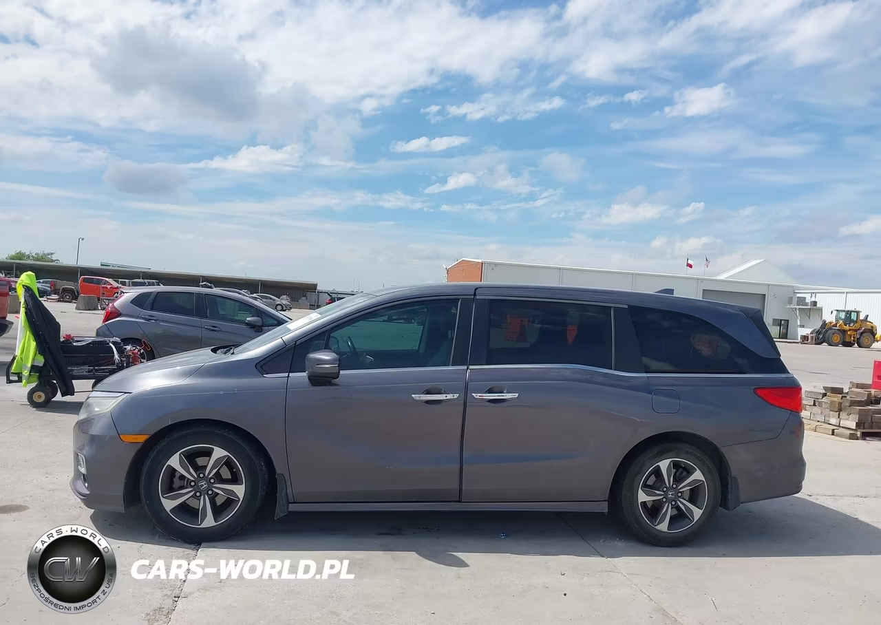 2018 Honda Odyssey Touring VIN:5FNRL6H8XJB031691 - 14
