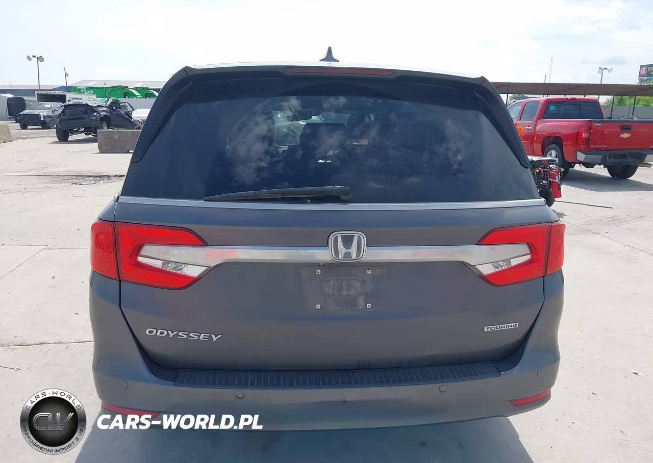 2018 Honda Odyssey Touring VIN:5FNRL6H8XJB031691 - 16