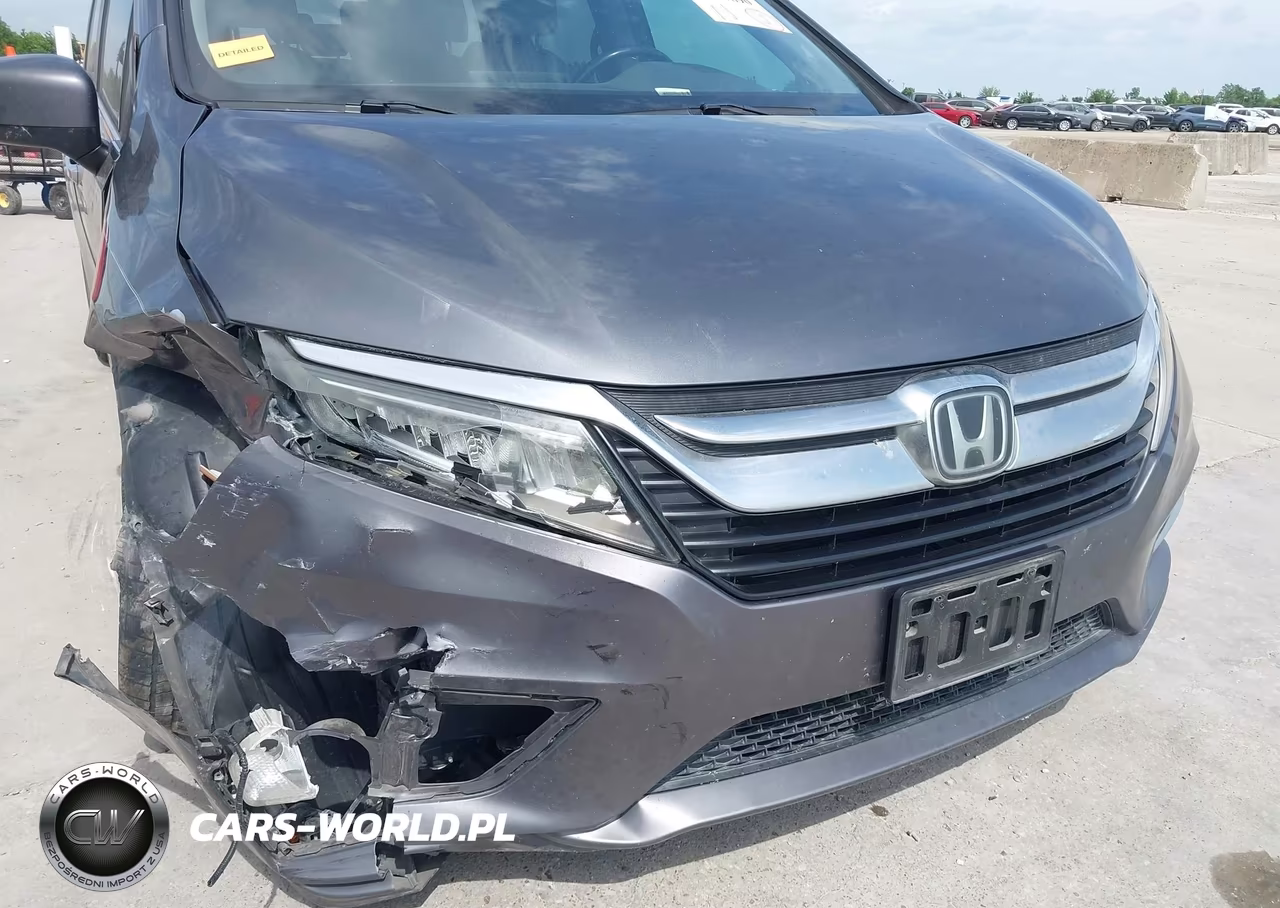 2018 Honda Odyssey Touring VIN:5FNRL6H8XJB031691 - 18