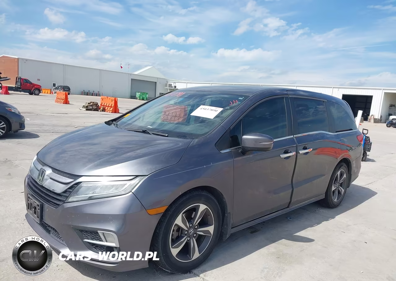 2018 Honda Odyssey Touring VIN:5FNRL6H8XJB031691 - 2