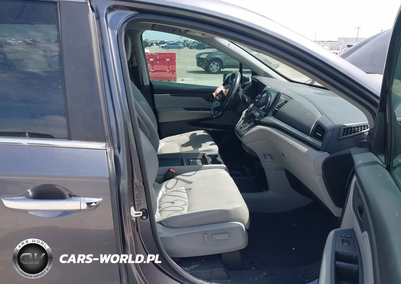2018 Honda Odyssey Touring VIN:5FNRL6H8XJB031691 - 5
