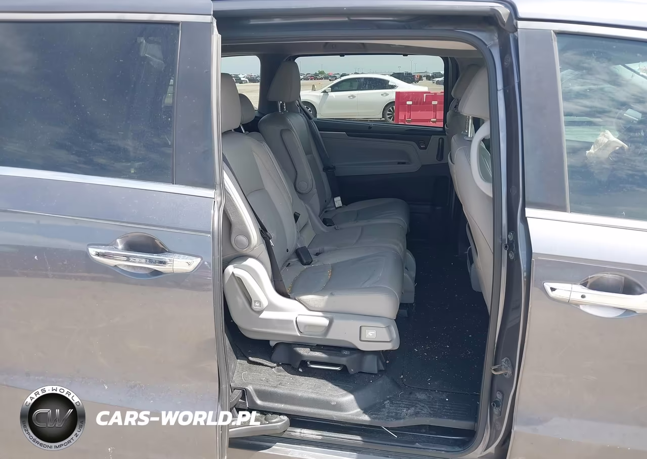 2018 Honda Odyssey Touring VIN:5FNRL6H8XJB031691 - 8