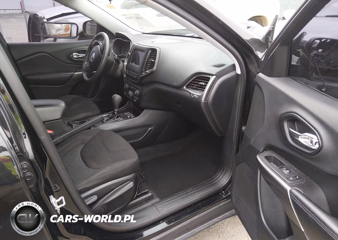 2019 Jeep Cherokee Latitude Fwd VIN:1C4PJLCB2KD331667 - 5