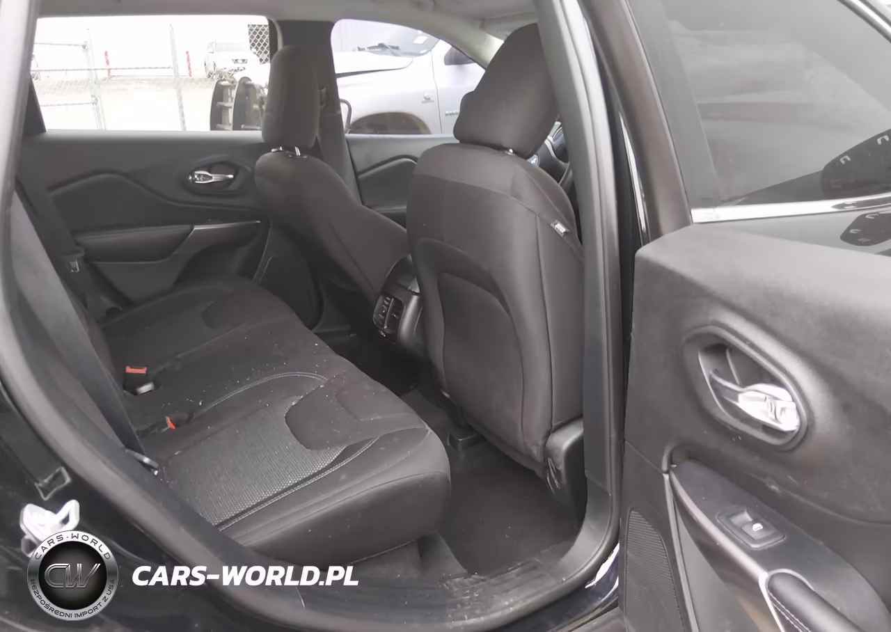 2019 Jeep Cherokee Latitude Fwd VIN:1C4PJLCB2KD331667 - 8