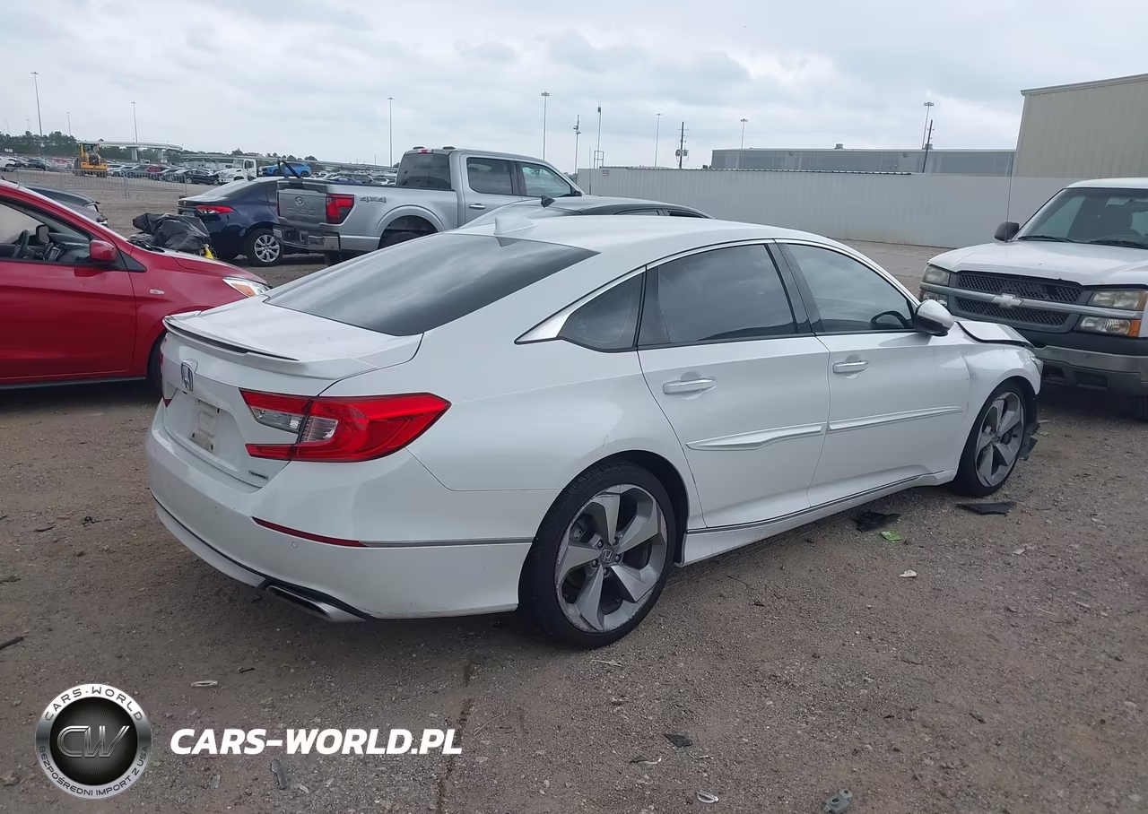 2018 Honda Accord Touring VIN:1HGCV1F99JA013661 - 4