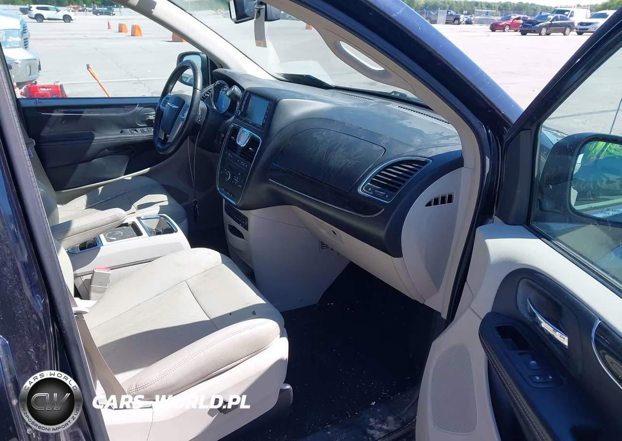 2011 Chrysler Town & Country Touring-L VIN:2A4RR8DG3BR613784 - 5