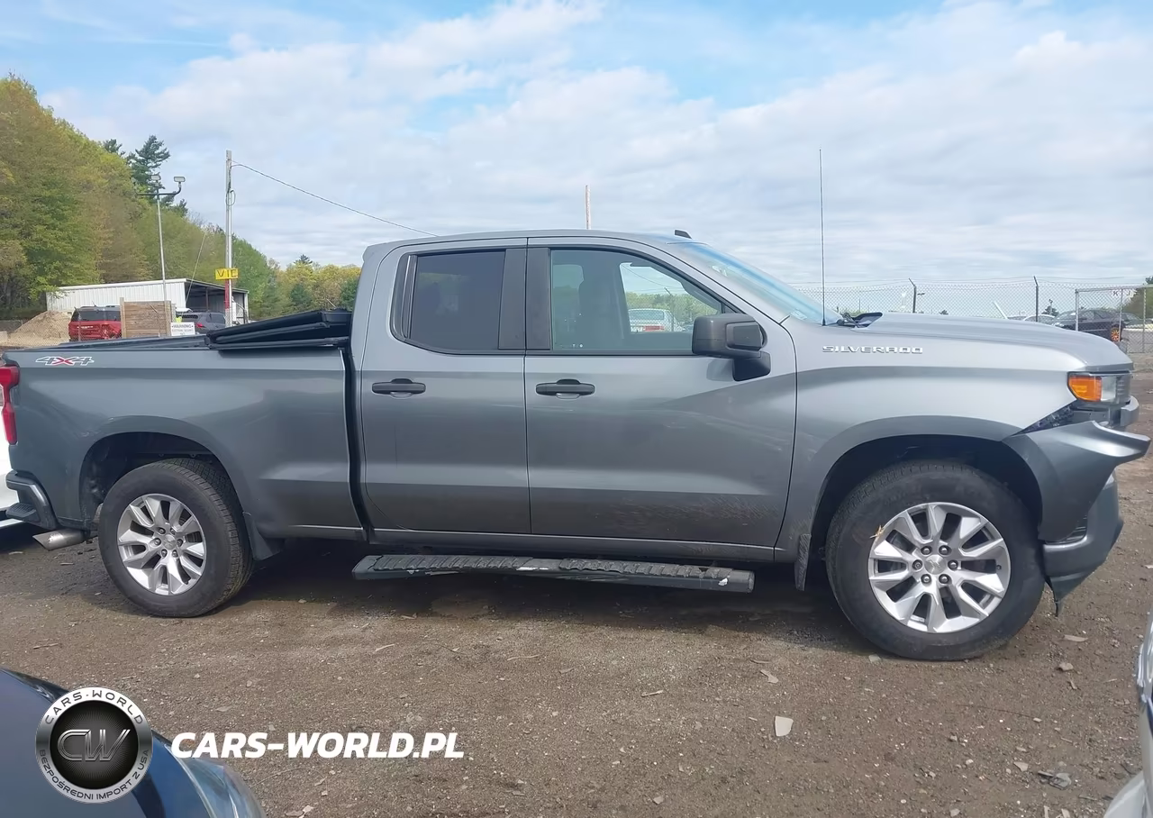 2020 Chevrolet Silverado 1500 4Wd Standard Bed Custom VIN:1GCRYBEH7LZ135910 - 13