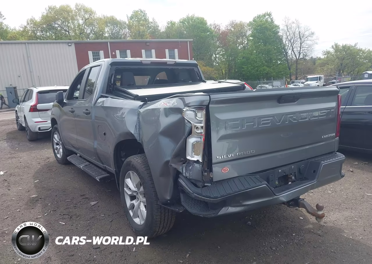 2020 Chevrolet Silverado 1500 4Wd Standard Bed Custom VIN:1GCRYBEH7LZ135910 - 3