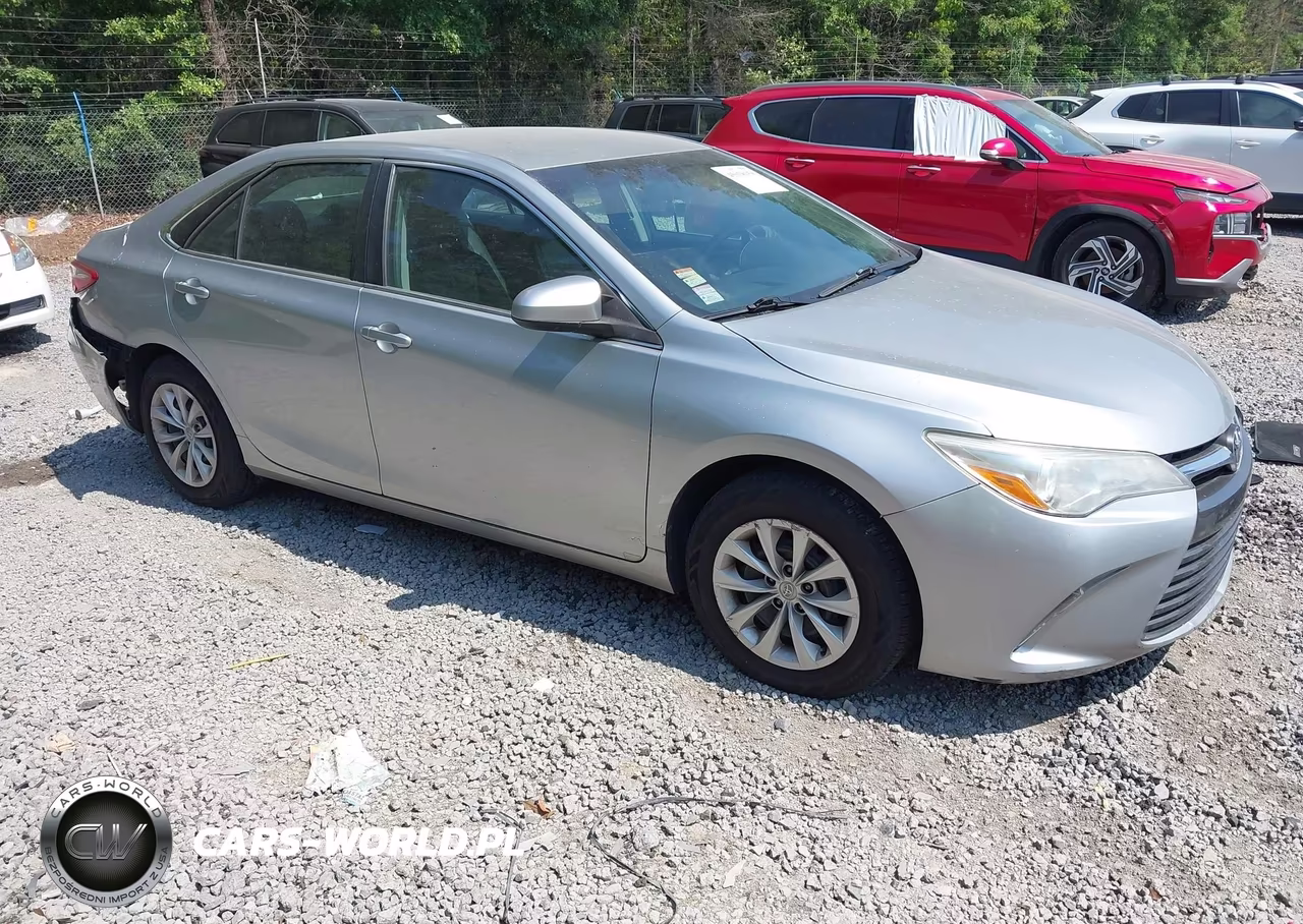 2015 Toyota Camry Le – zdjęcie 1 z 17