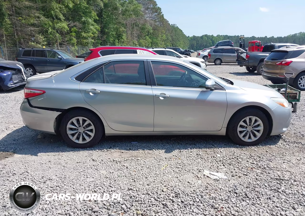 2015 Toyota Camry Le VIN:4T1BF1FK7FU938516 - 14