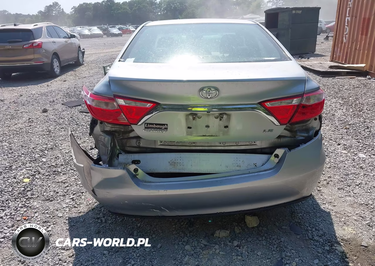 2015 Toyota Camry Le VIN:4T1BF1FK7FU938516 - 17