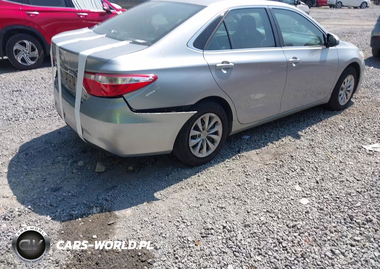 2015 Toyota Camry Le VIN:4T1BF1FK7FU938516 - 4