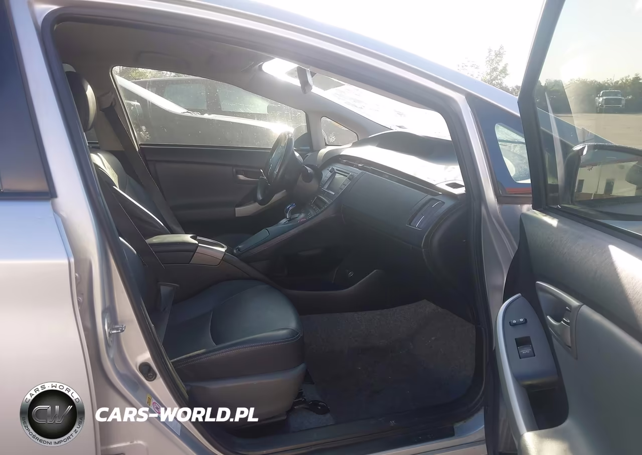 2014 Toyota Prius Four VIN:JTDKN3DU6E1808220 - 5