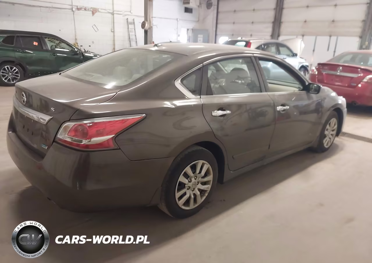 2014 Nissan Altima 2.5 S VIN:1N4AL3AP1EC326247 - 4