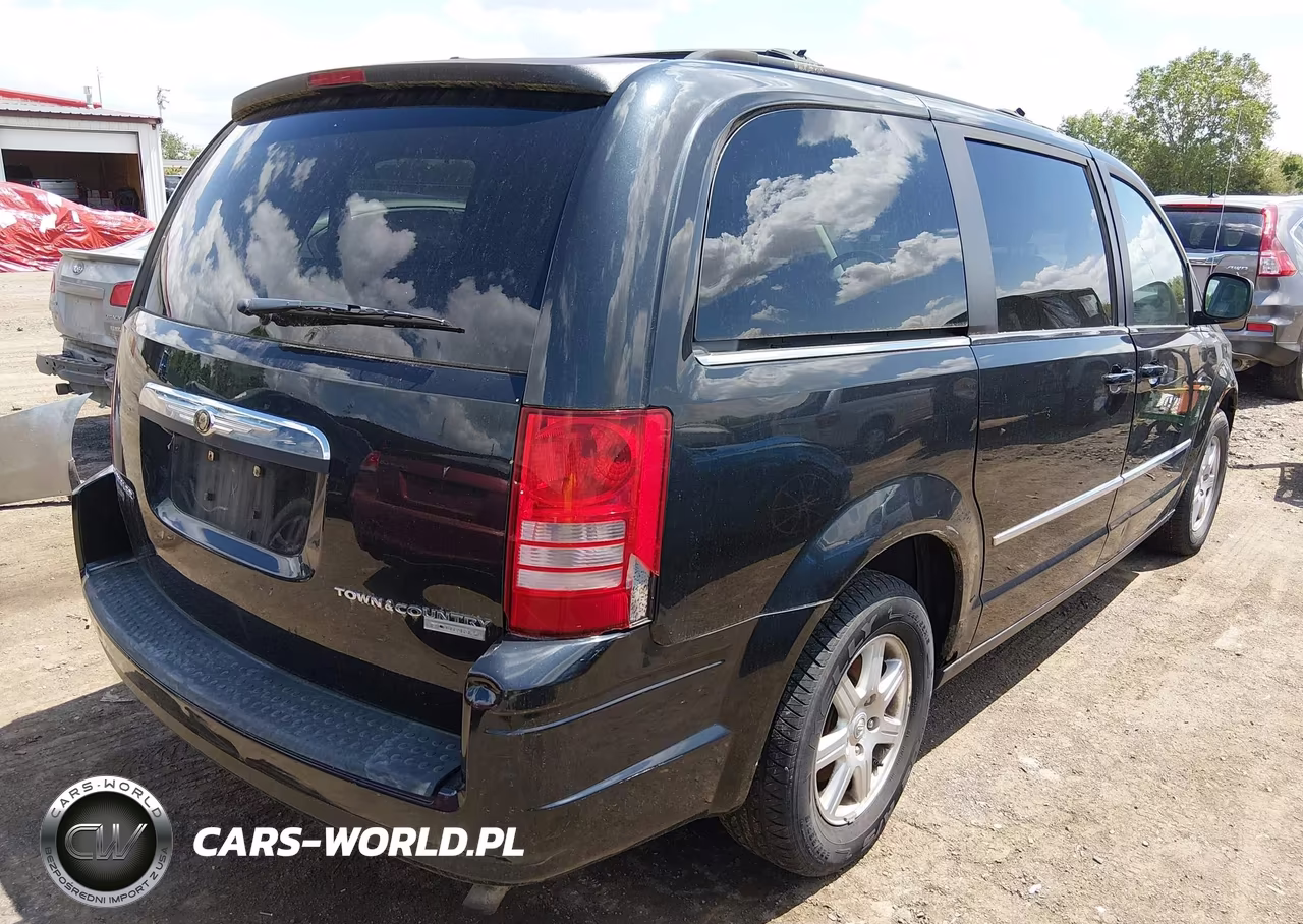 2010 Chrysler Town & Country Touring Plus VIN:2A4RR8D17AR320643 - 4